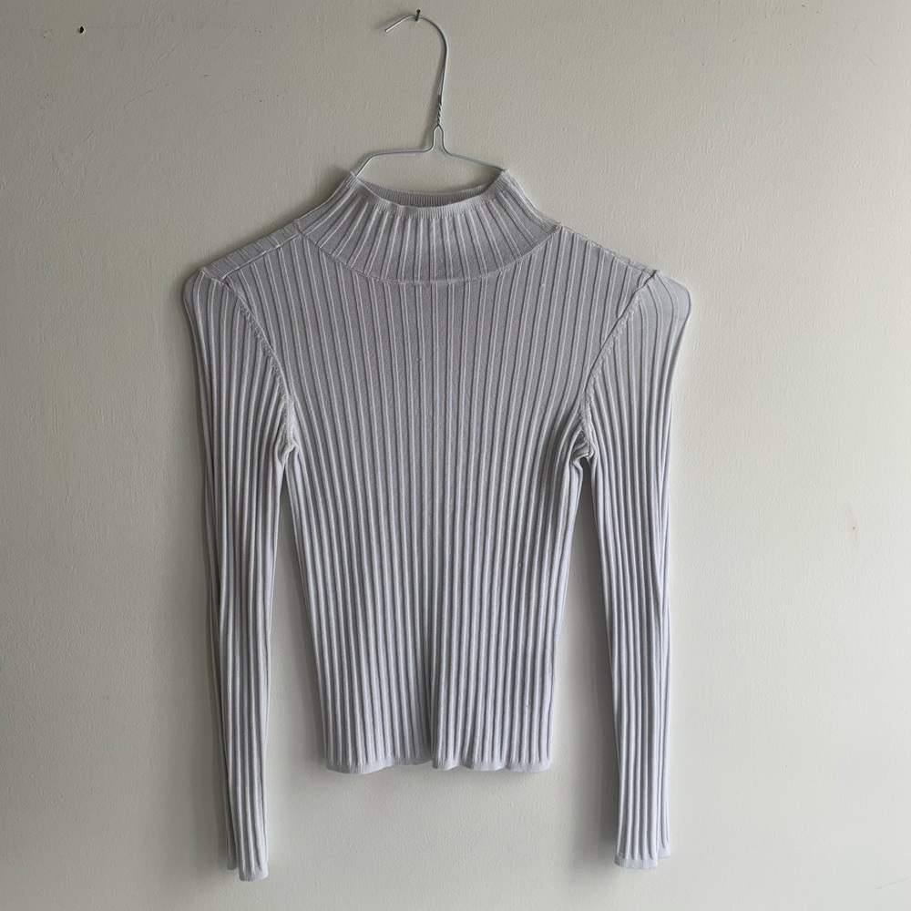 SOLD ❤️White Urban Outfitters Mock neck❤️